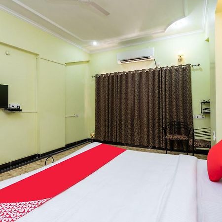 Oyo 38142 Girdhar Mahal Hotell Indore Exteriör bild