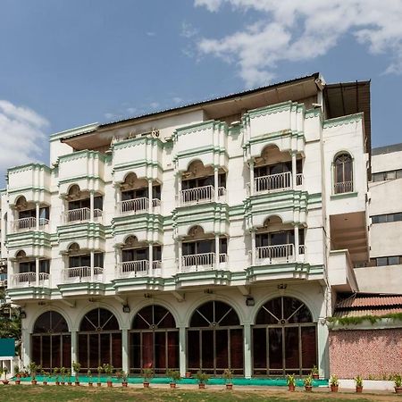 Oyo 38142 Girdhar Mahal Hotell Indore Exteriör bild