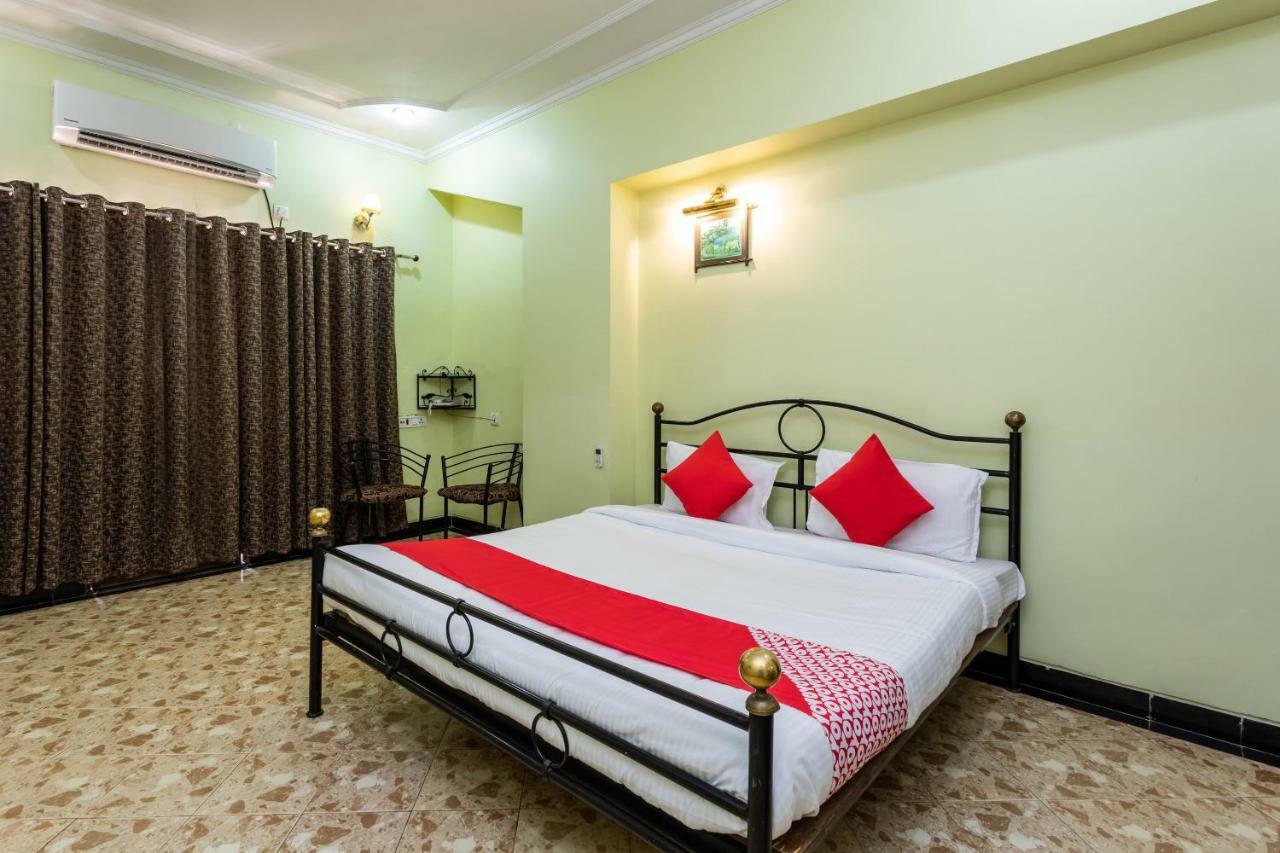 Oyo 38142 Girdhar Mahal Hotell Indore Exteriör bild