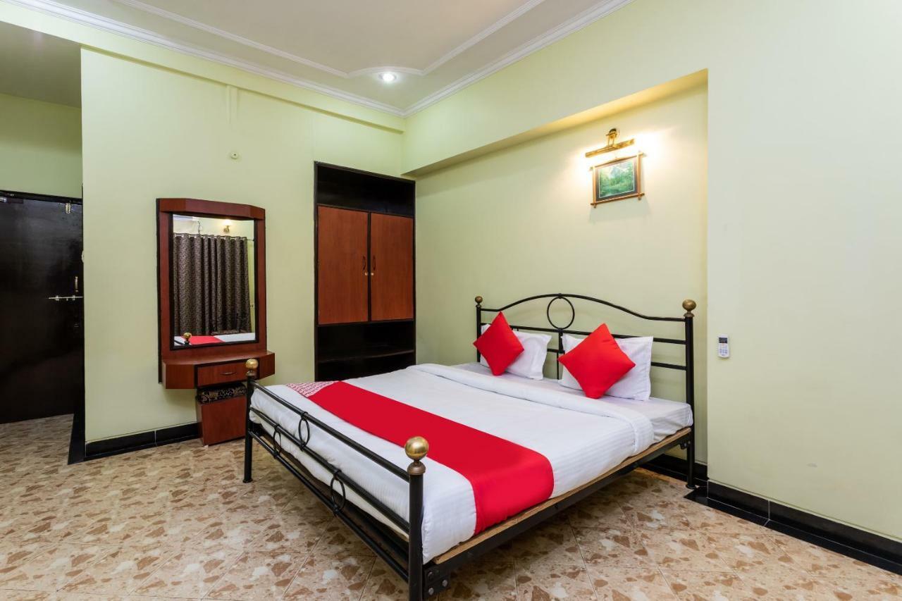 Oyo 38142 Girdhar Mahal Hotell Indore Exteriör bild