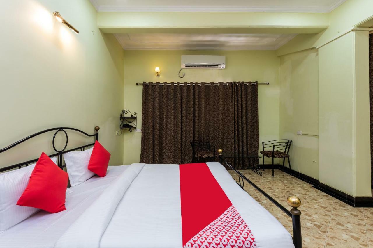 Oyo 38142 Girdhar Mahal Hotell Indore Exteriör bild