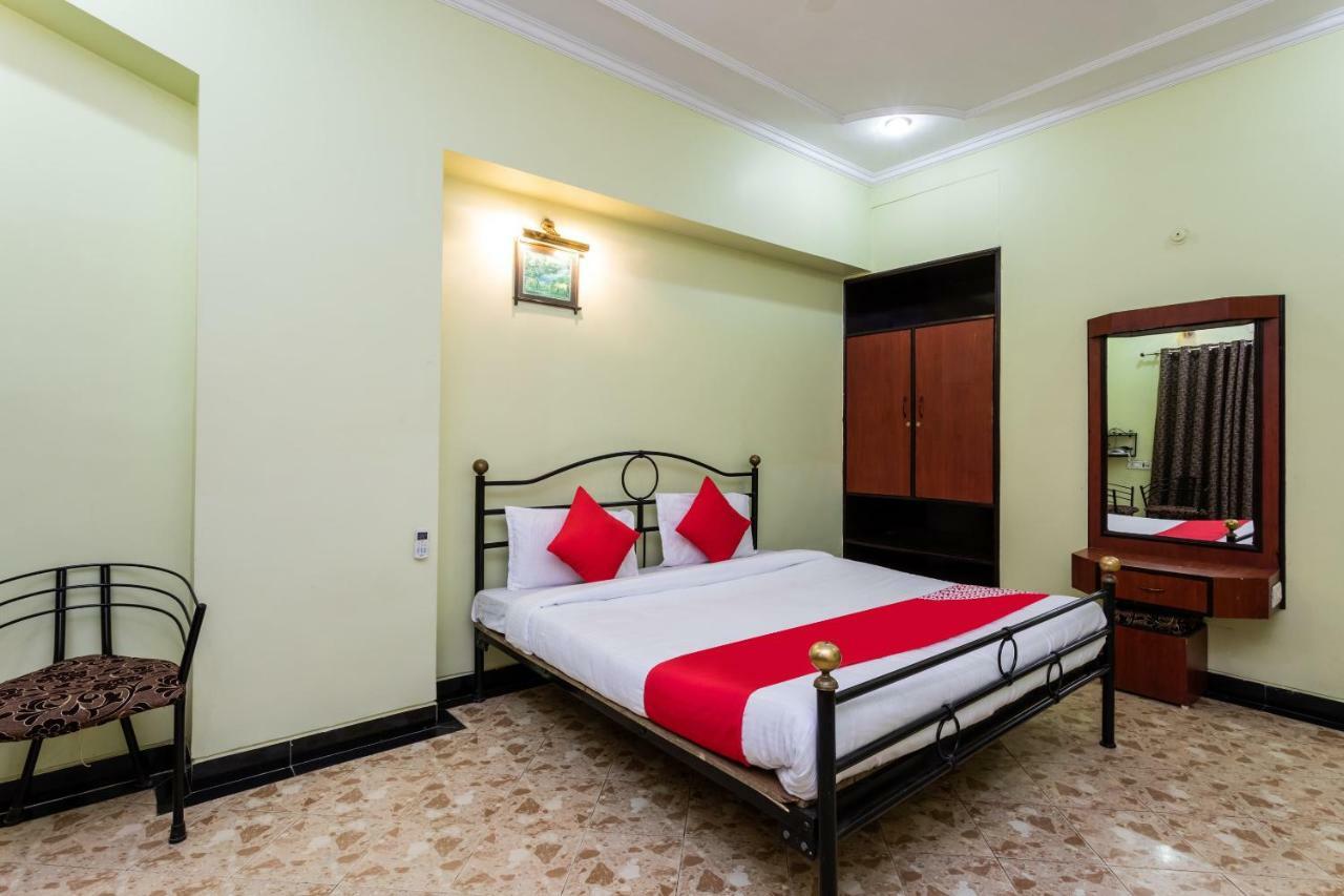 Oyo 38142 Girdhar Mahal Hotell Indore Exteriör bild