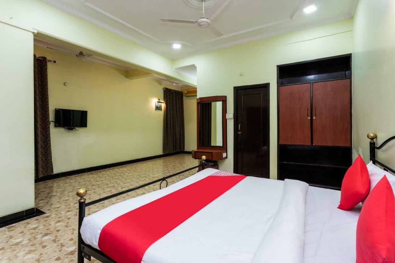Oyo 38142 Girdhar Mahal Hotell Indore Exteriör bild