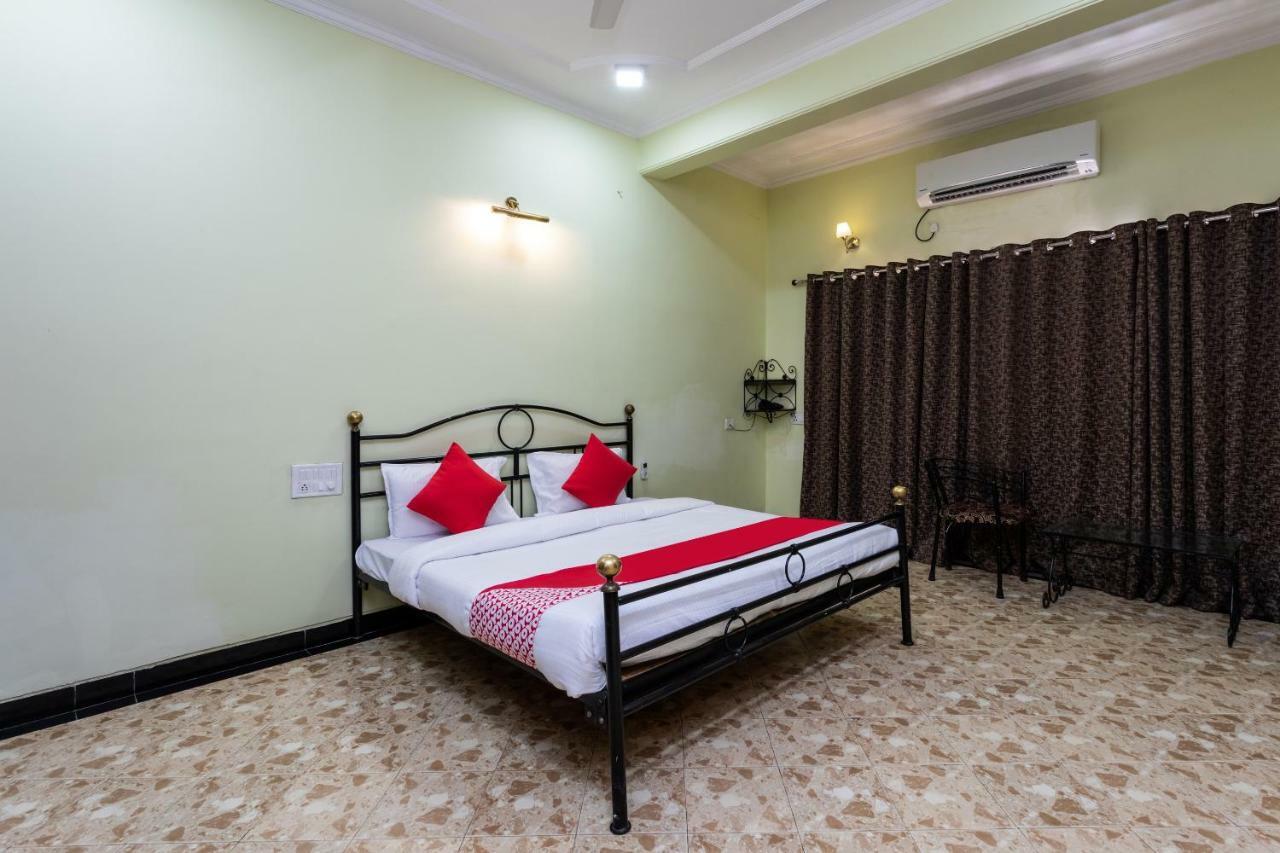 Oyo 38142 Girdhar Mahal Hotell Indore Exteriör bild