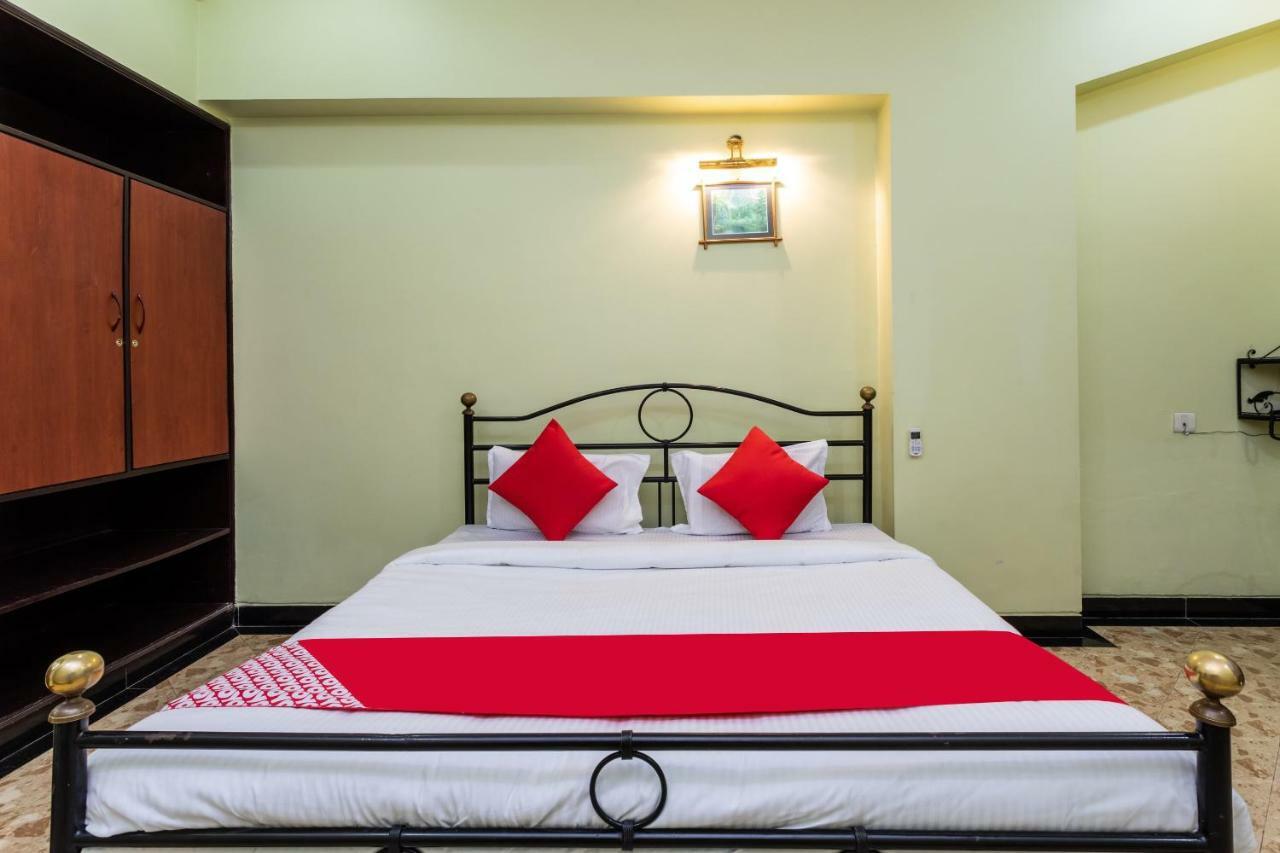 Oyo 38142 Girdhar Mahal Hotell Indore Exteriör bild
