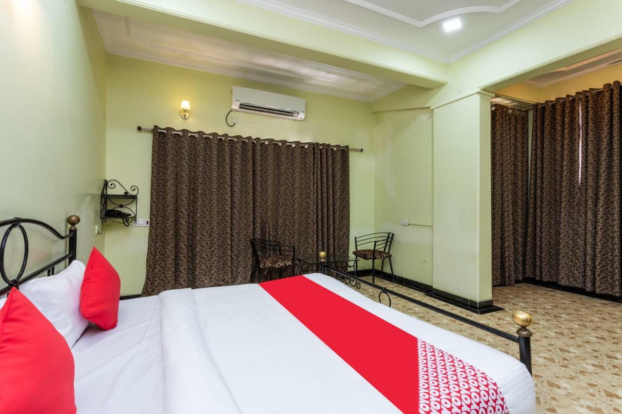 Oyo 38142 Girdhar Mahal Hotell Indore Exteriör bild