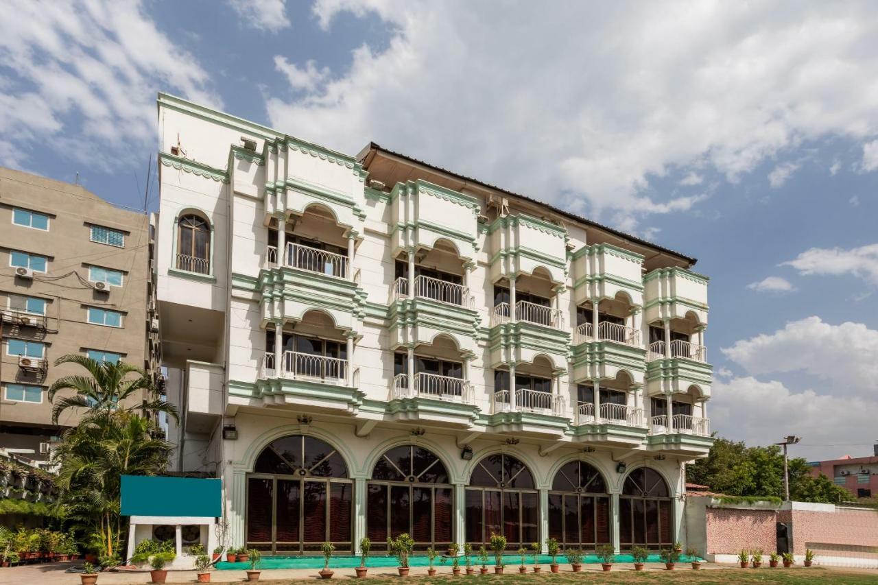 Oyo 38142 Girdhar Mahal Hotell Indore Exteriör bild
