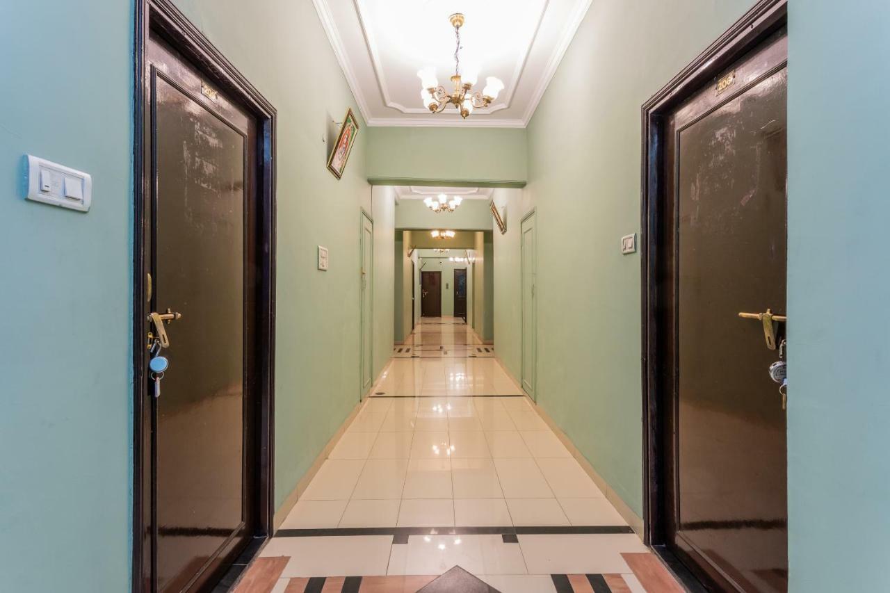 Oyo 38142 Girdhar Mahal Hotell Indore Exteriör bild